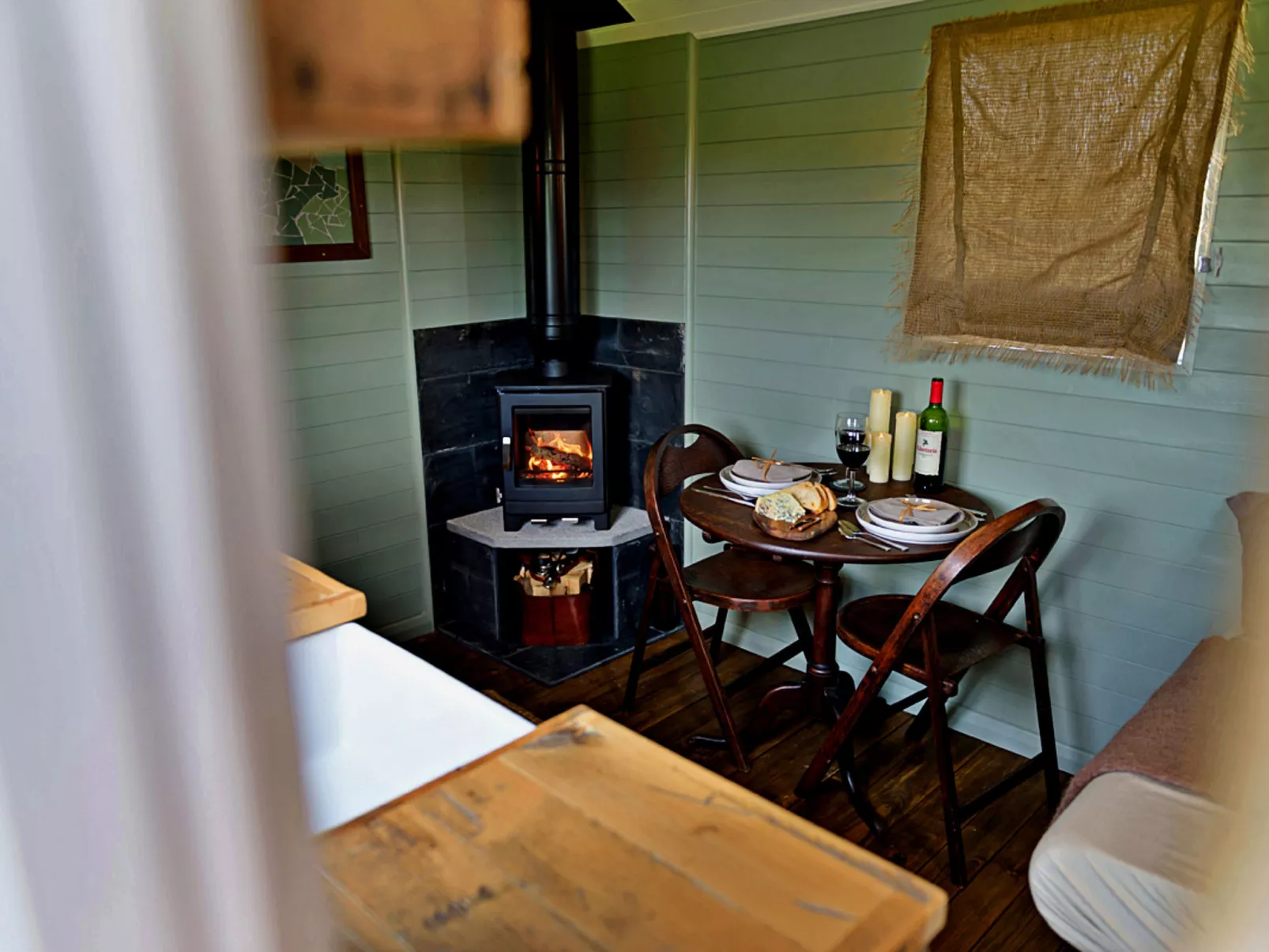 'Joan' Shepherds Hut-Dedans