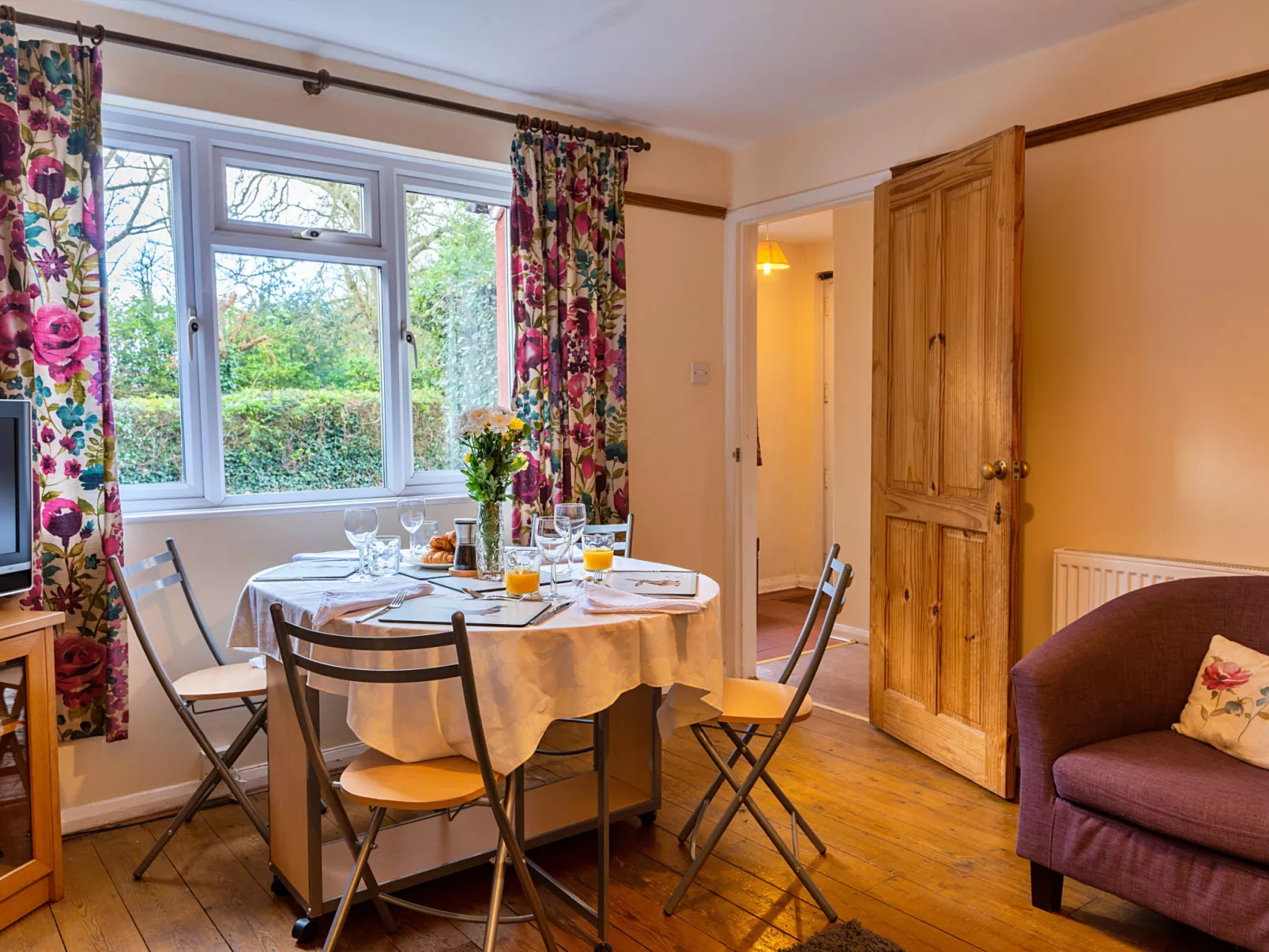 Glebe Cottage-Inside