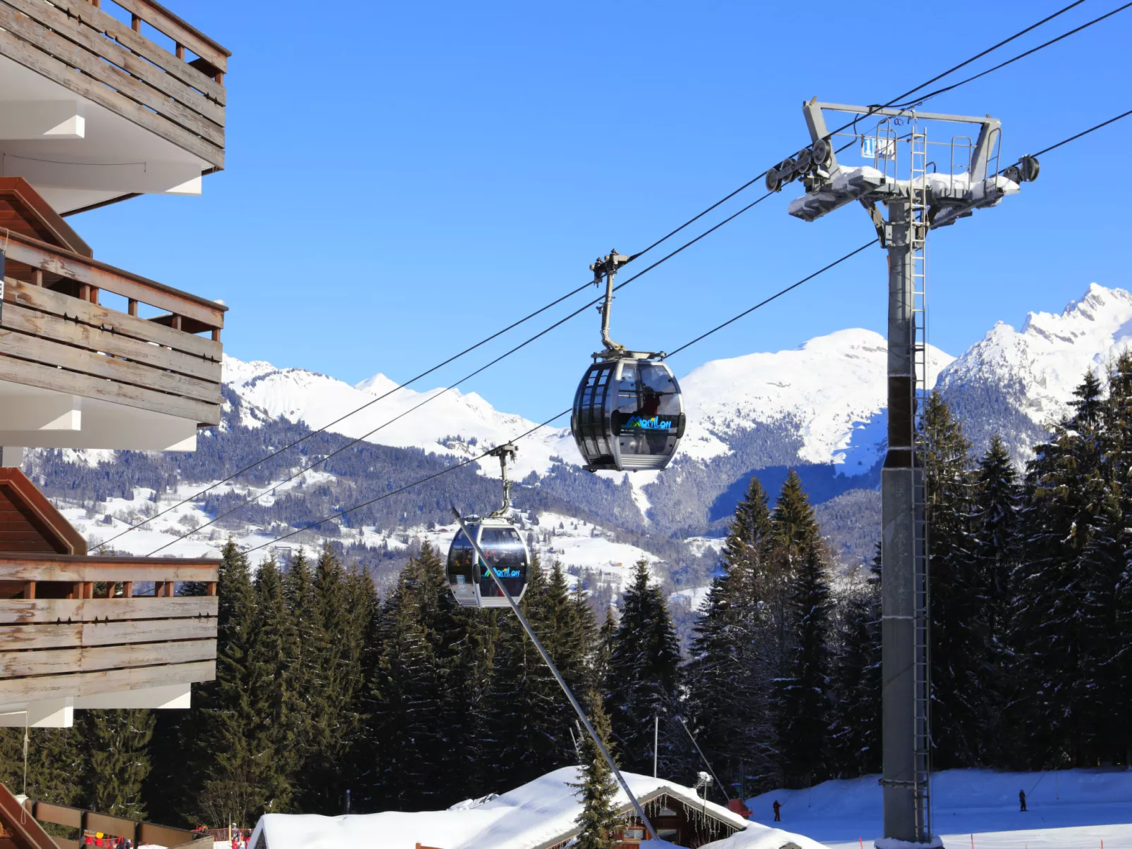 Les Eterlous-Outside