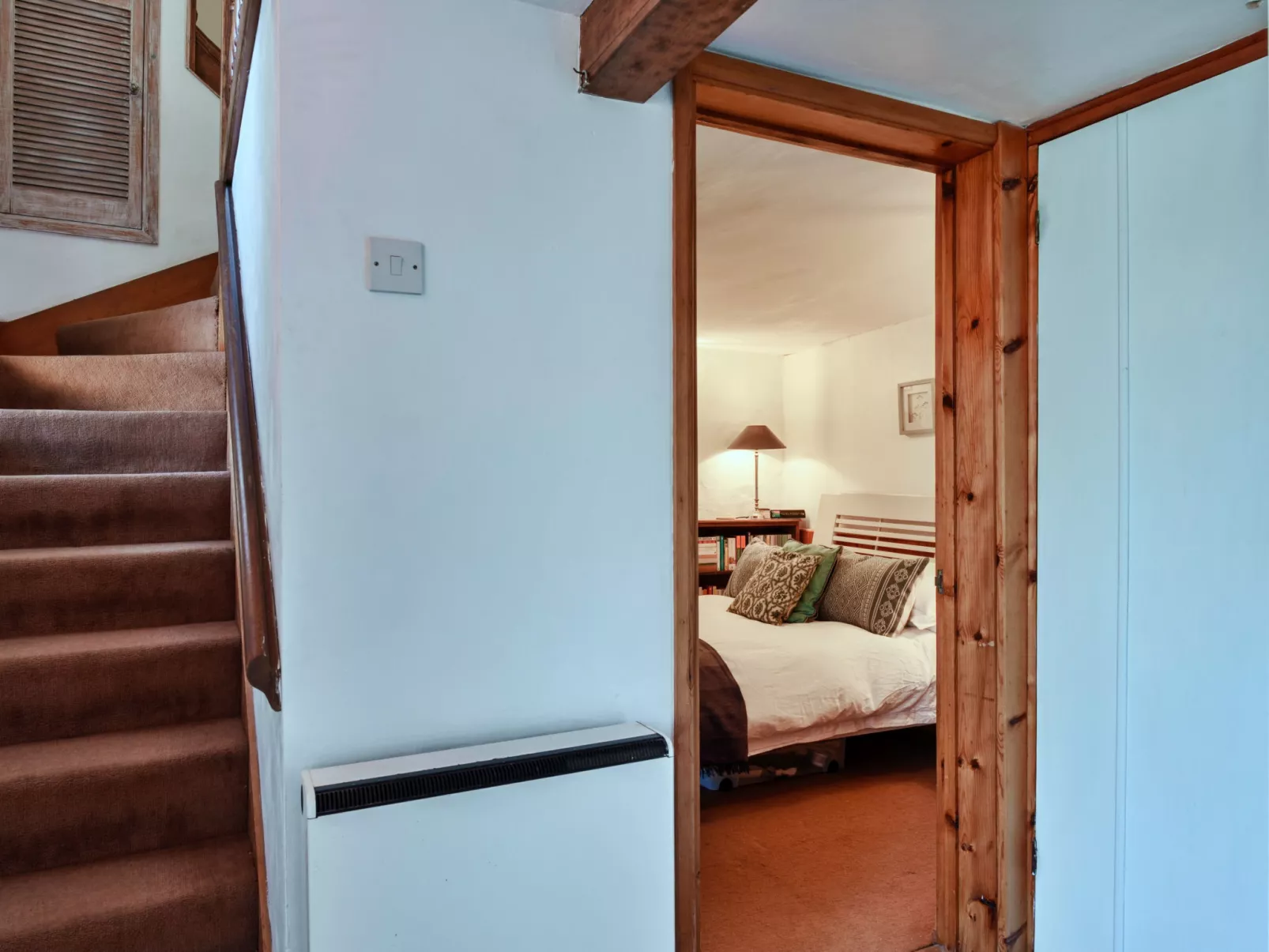 April Cottage-Dedans