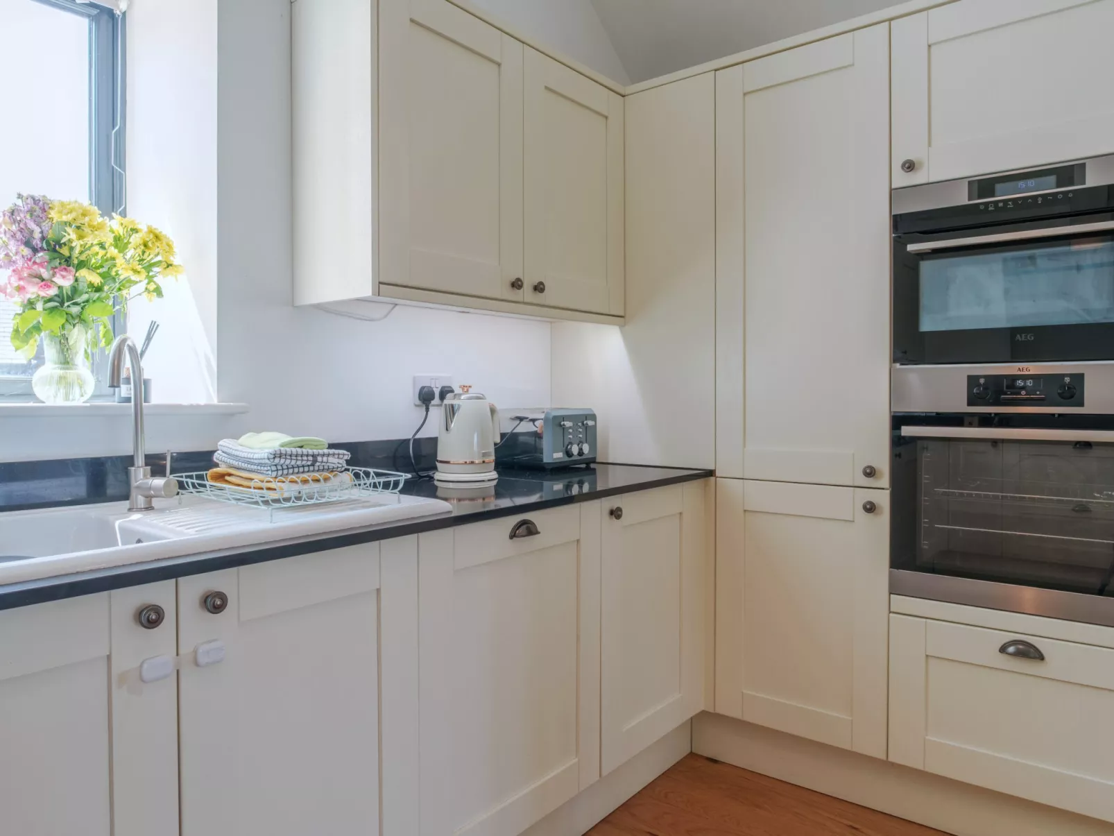 Wiggle Barn, Kingsand-Dedans