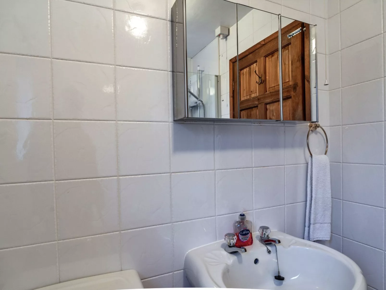 No.1 Gladys' Orchard-Drinnen