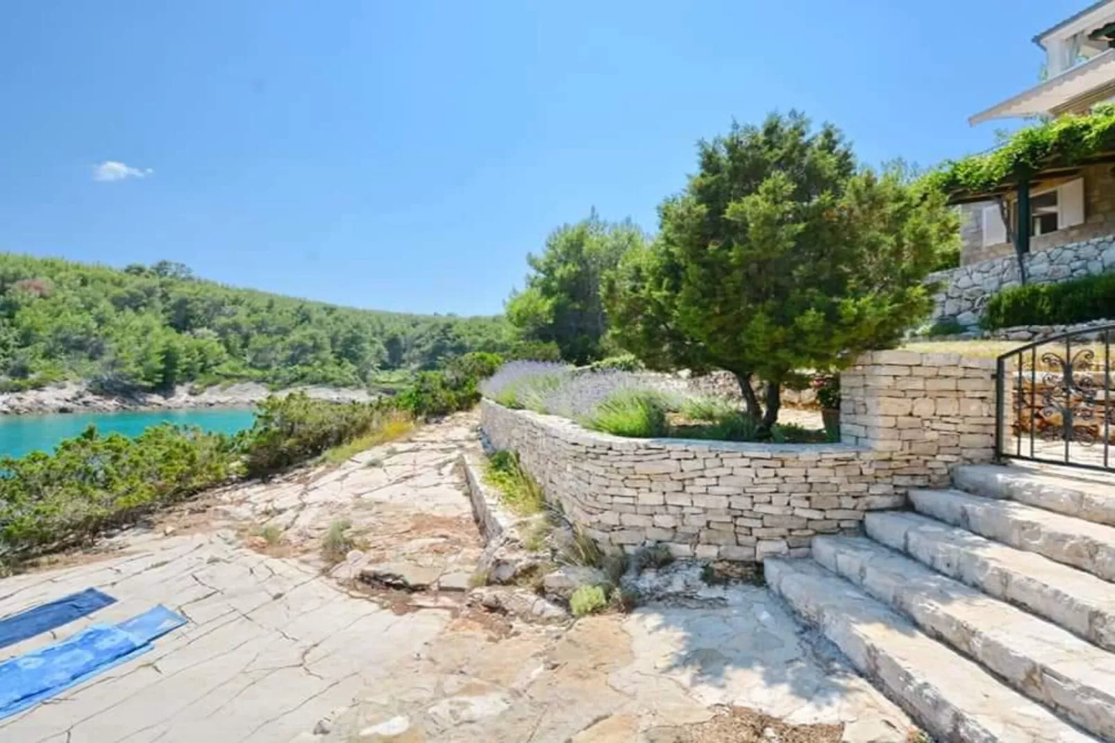 One-Bedroom Apartment (Lovor)-Outdoor