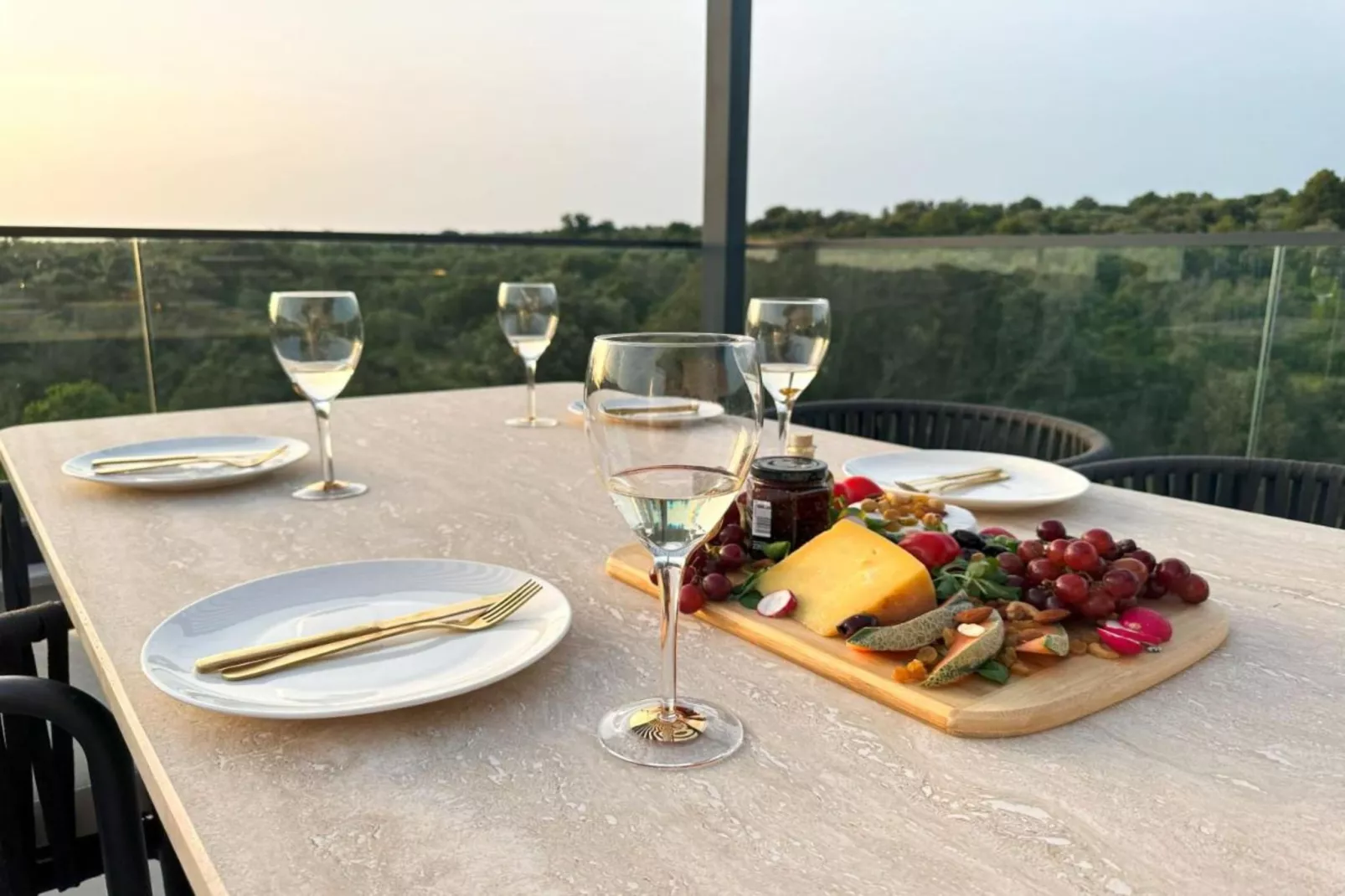 Leonarda Waterfront Residences- Three-Bedroom Penthouse with Infinity Pool (The Skyview Penthouse) - S4-Terrace