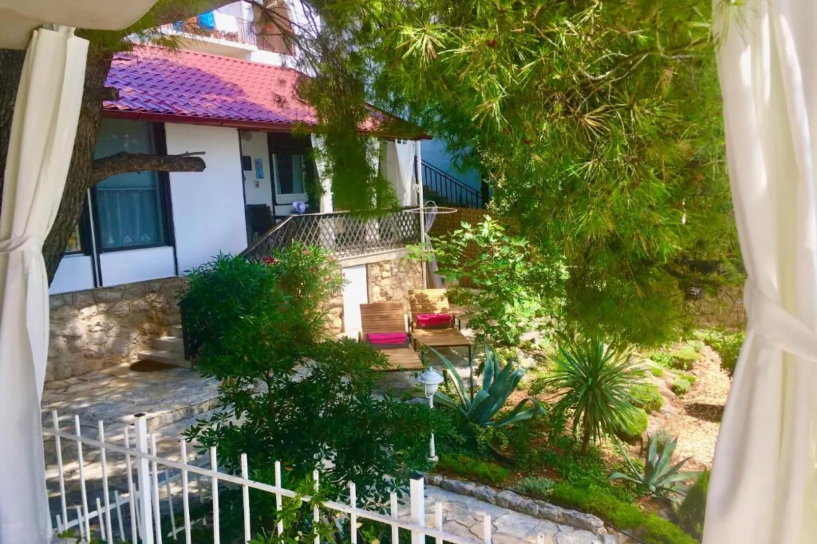 Beach House - 2m from beach - Three Bedroom House-Gardens in summer