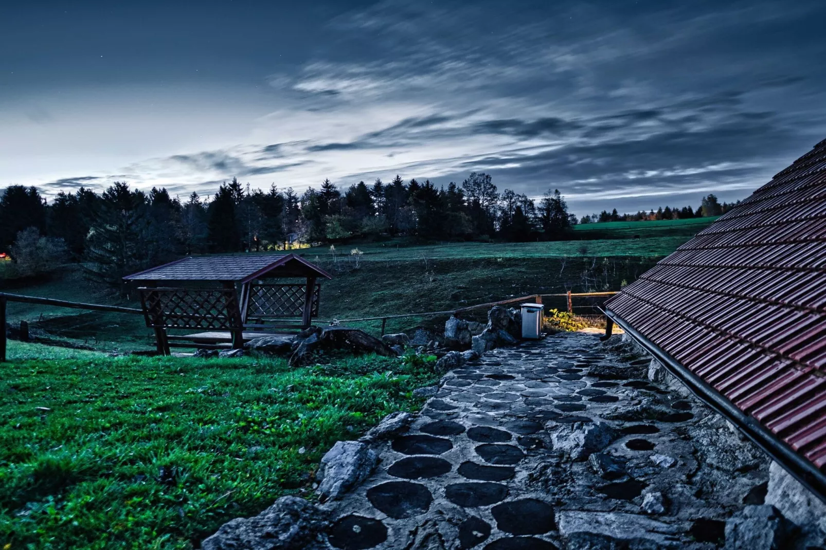 Visnja Gora Meadow Hideaway with Terrace - One Bedroom Cottage with Terrace (owner Hiška na skalci)-Im Freien