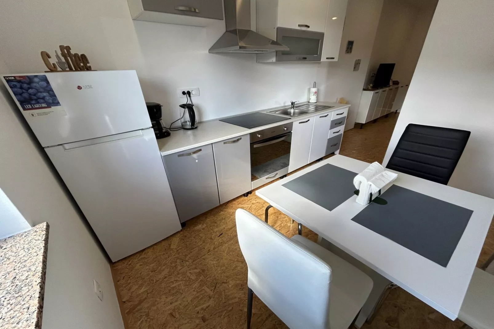 City Modern and Vibrant Apartments Ljubljana - Standard One Bedroom Apartment (owner A3)-Küche