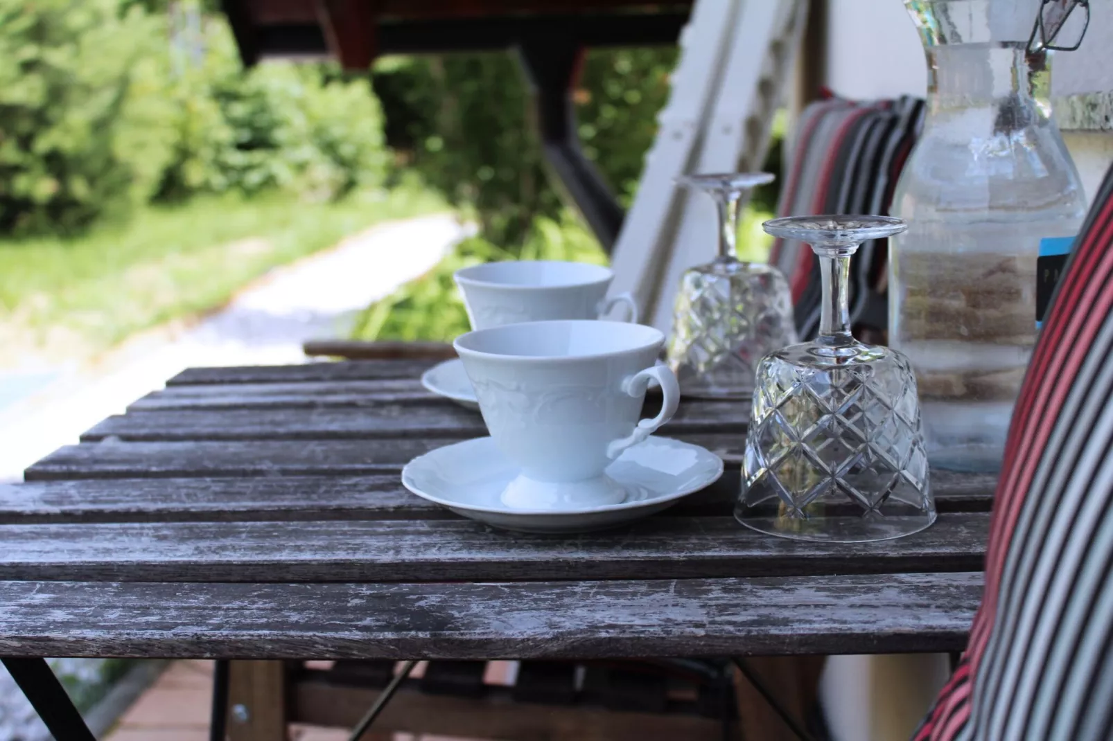 Rustic Refuge Glamping with Hot-Tub and Sauna - Two Bedroom Apartment with Terrace-Outdoor