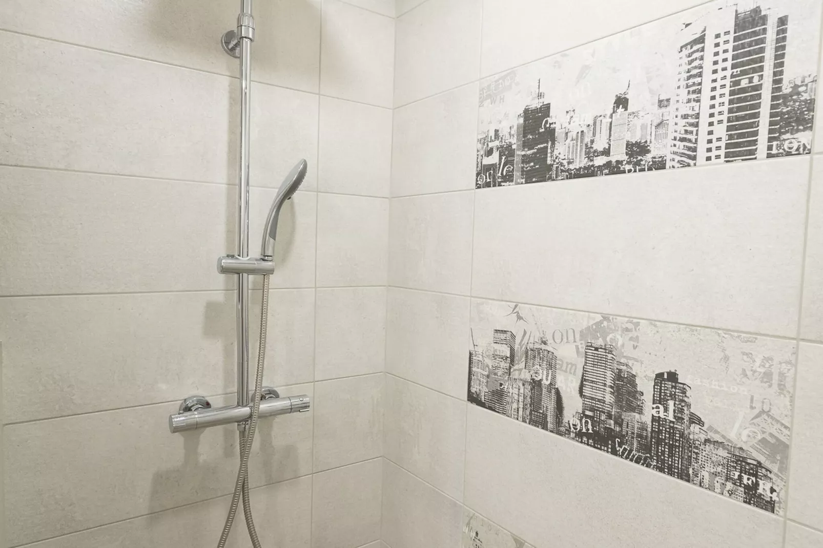 Downtown Koper Spacious Apartment with Balcony - Two Bedroom Apartment with Balcony-Bathroom