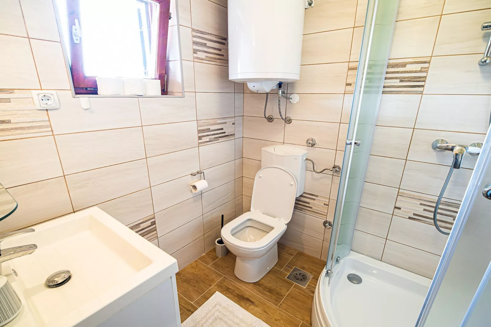 Serene Hollow Holiday Home with Mountain View - Two Bedroom Holiday Home with Mountain View-Salle de bain