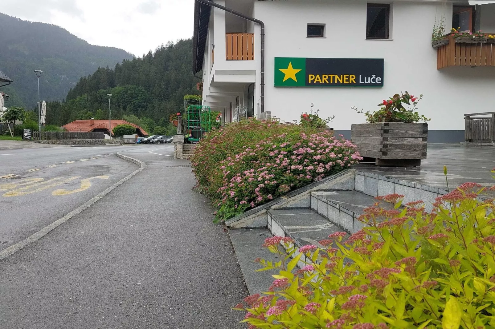 Luce Hilltop Cozy Apartment - Two Bedroom Apartment-Im Freien