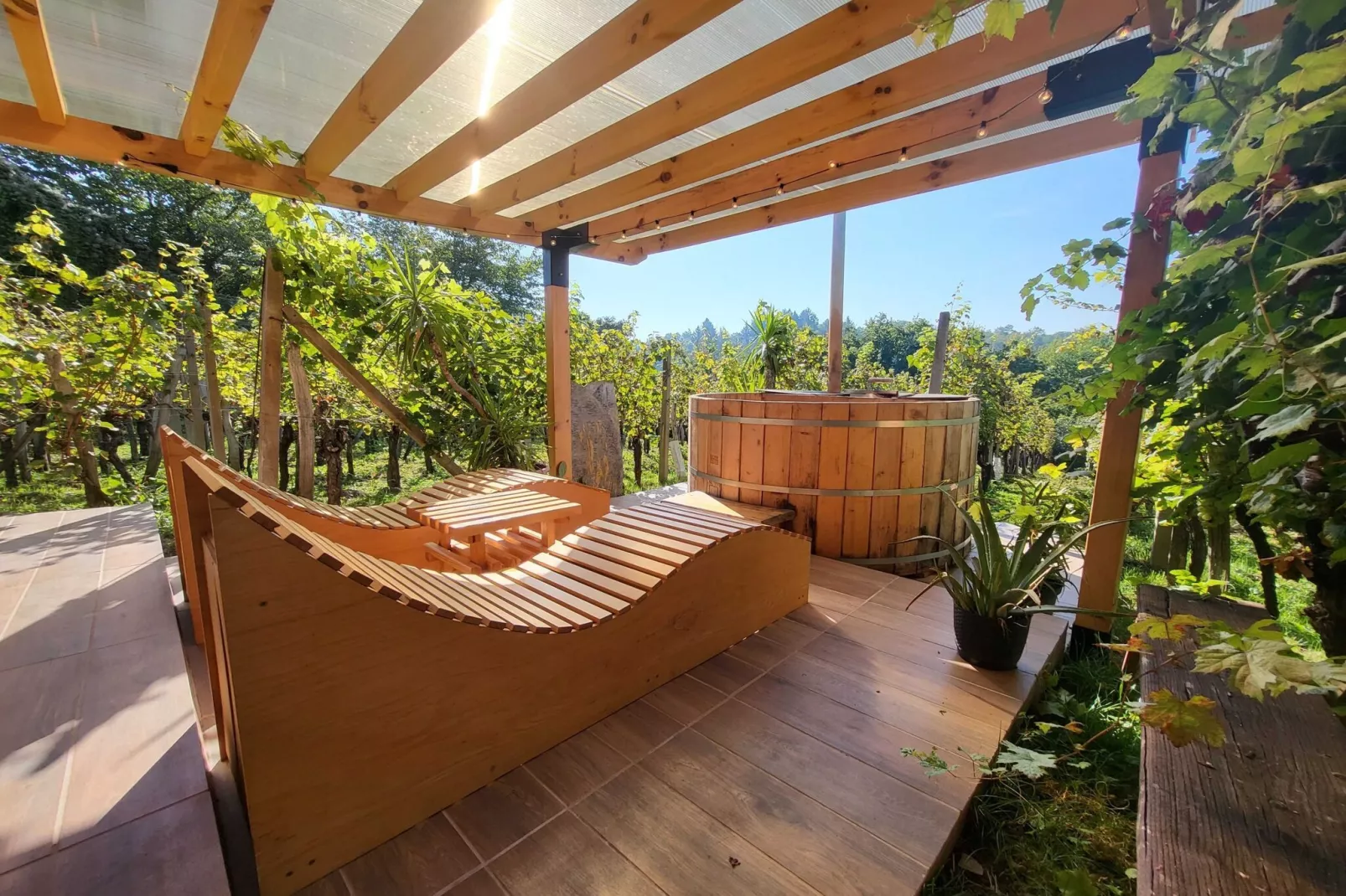 Harvest Horizon Holiday Home with Sauna - One Bedroom Holiday Home-Outdoor