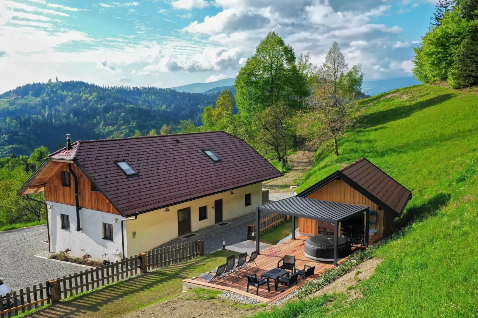Mountain View Villa with Sauna and Hot-Tub - Three Bedroom Villa with Sauna and Hot-Tub-Im Freien