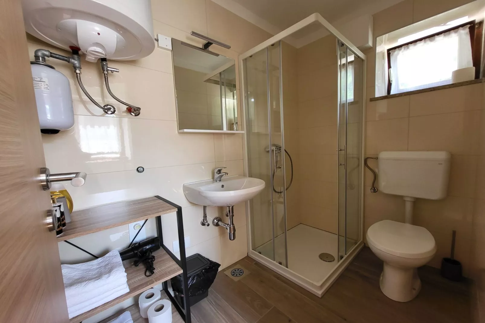 Peaceful Countryside Holiday Home with Terrace - One Bedroom Holiday Home with Terrace-Bathroom