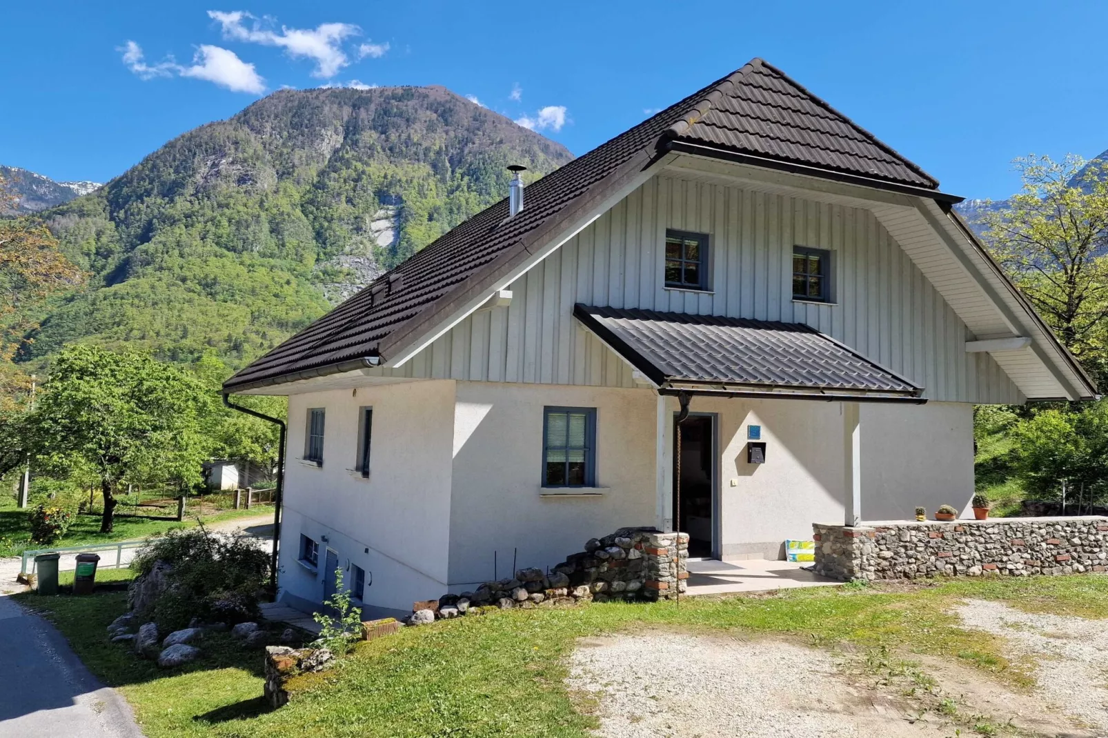 Bovec Comfortable Apartment with Mountain View - One Bedroom Apartment with Mountain View-Im Freien