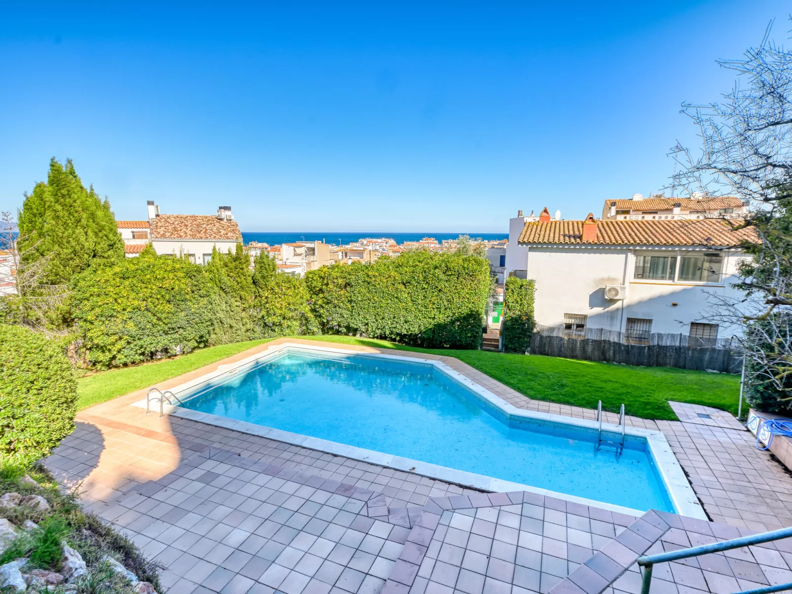 Mirador del Pedró-Outside