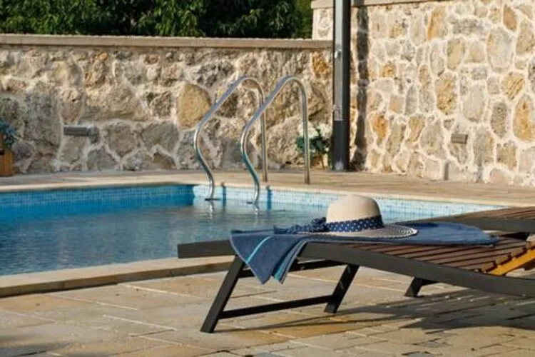Holiday Home Lišnjak - Three Bedroom Holiday Home with Pool-Piscine