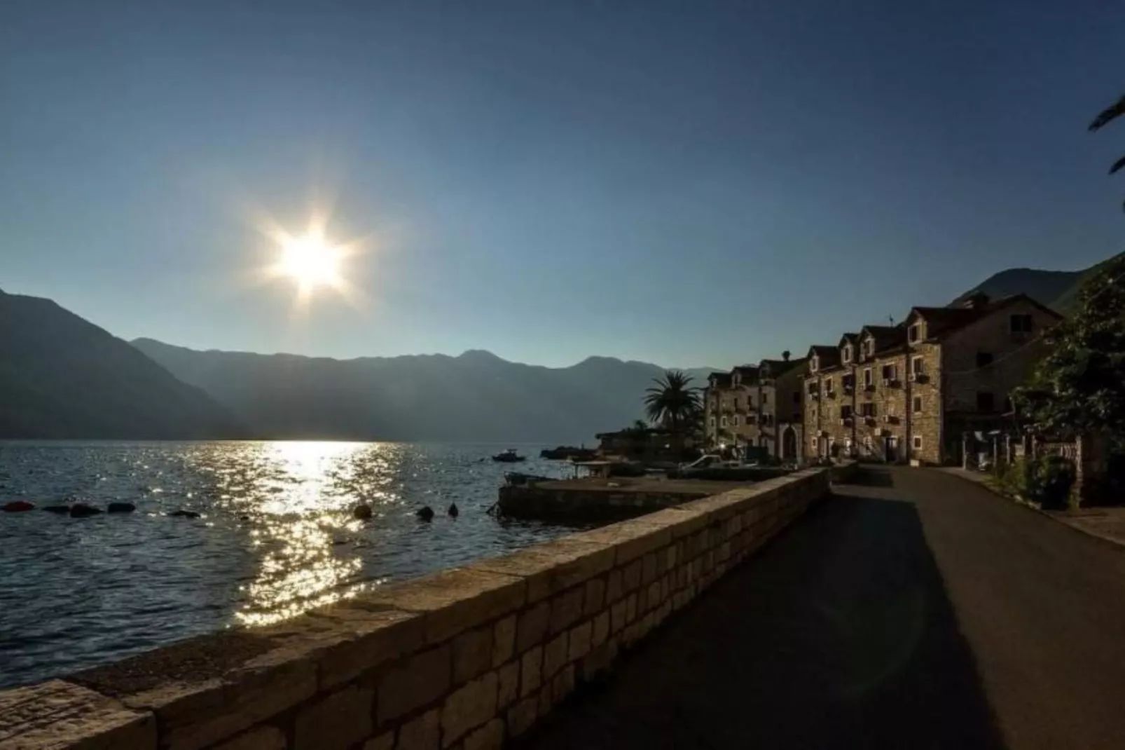 Charming Seaside Escape in Kotor - One Bedroom Apartment with Sea View 2-Im Freien