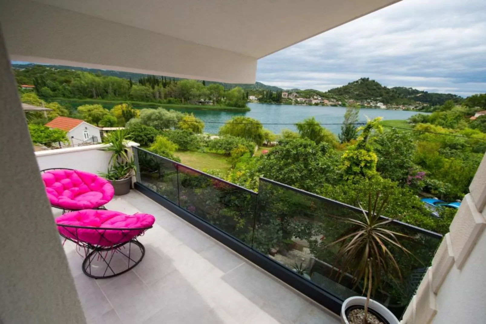 One-Bedroom Apartment With Lake View-Terrasse