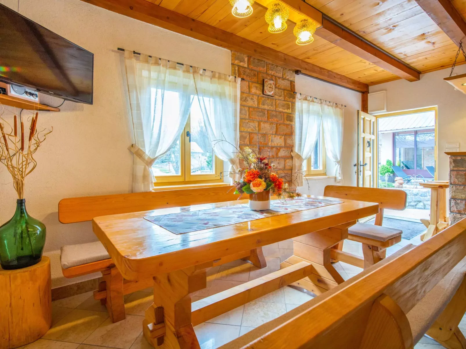 Bazak-Inside