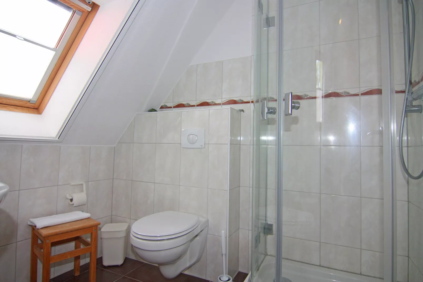 OG links 50 qm-Bathroom