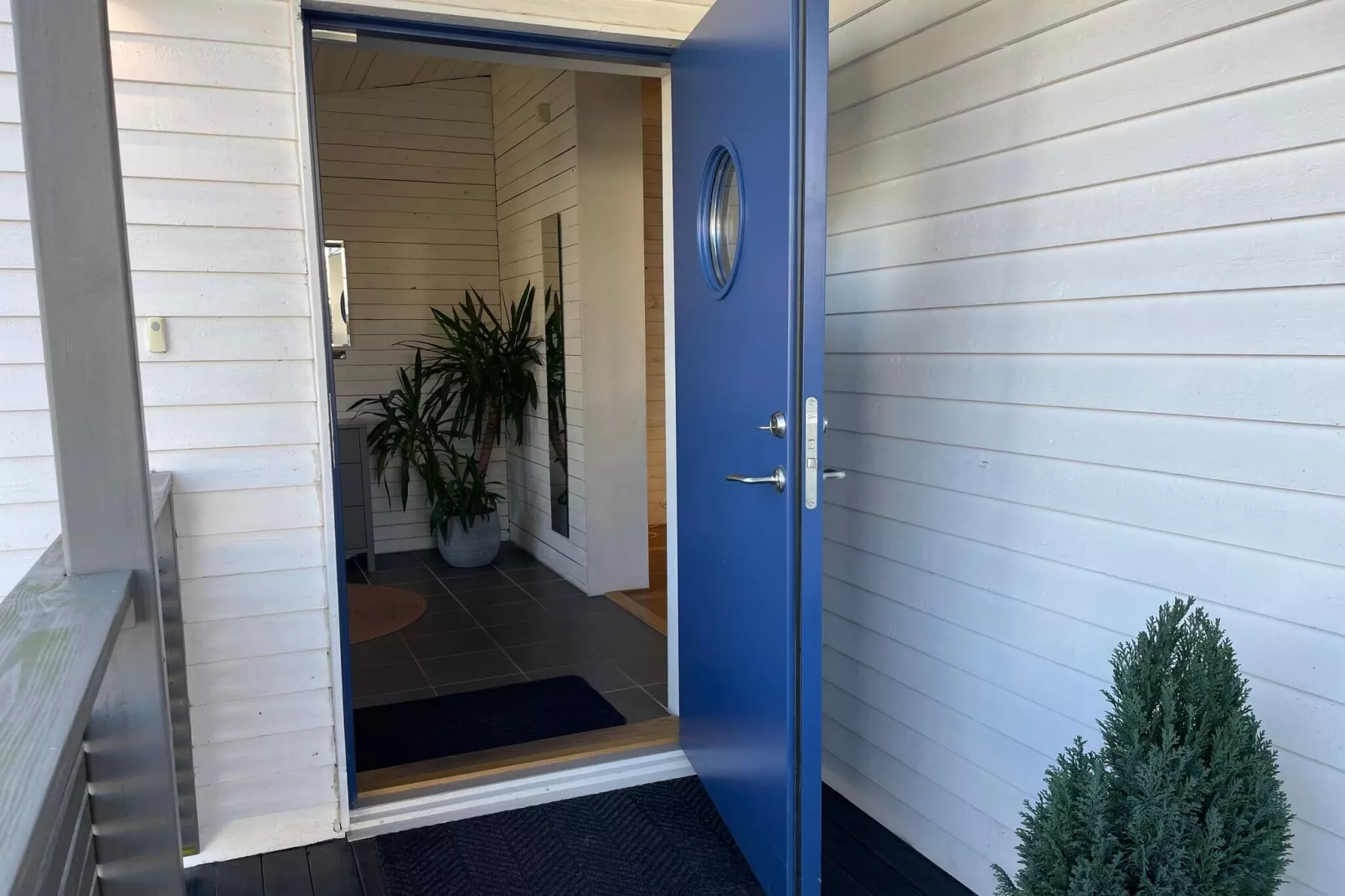 Strandhaus in Sandvik mit Pool-Im Freien