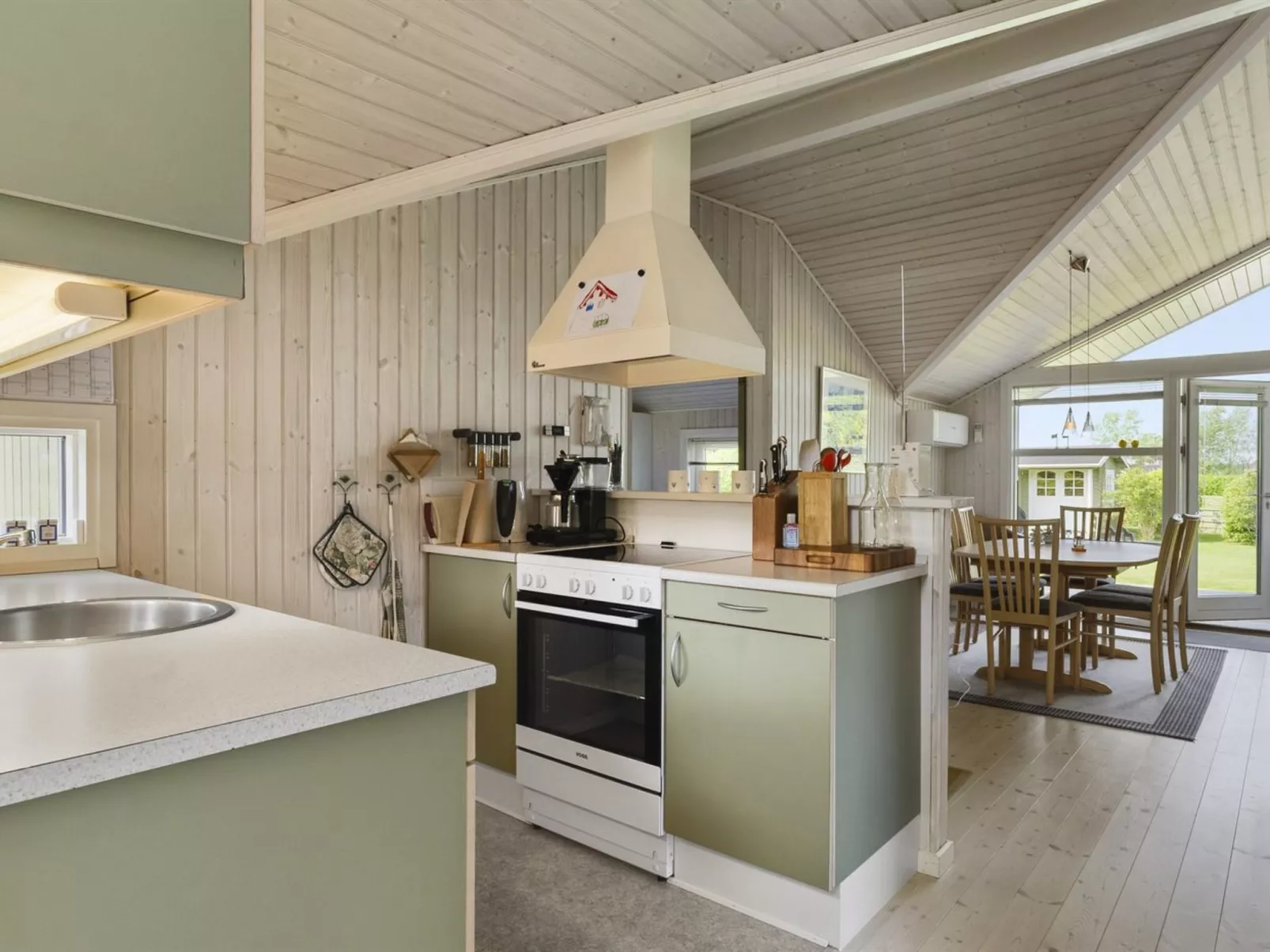 "Erok" -  from the sea-Drinnen