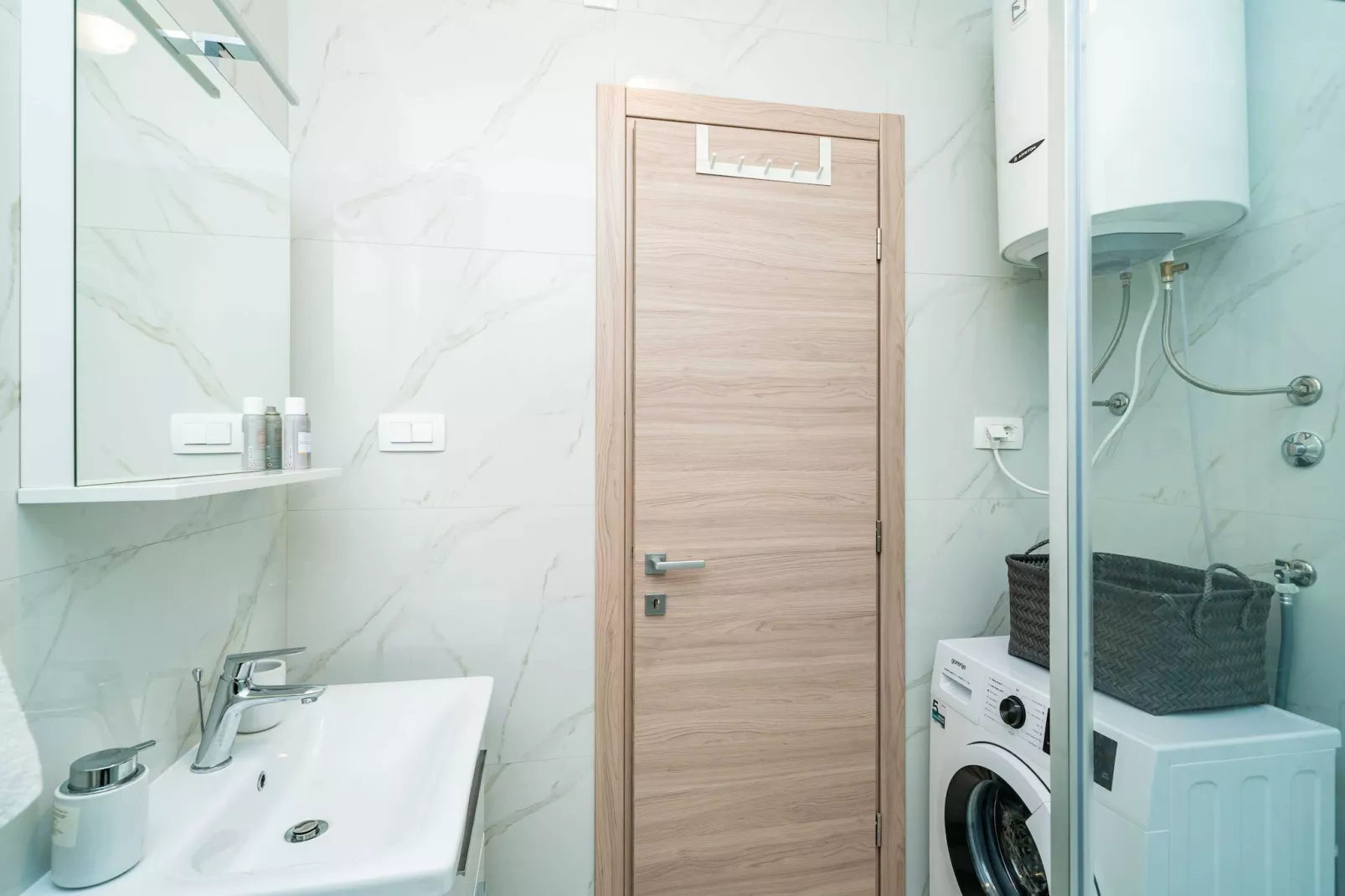 Apartment Zoric - Two Bedroom Apartment with Balcony-Bathroom