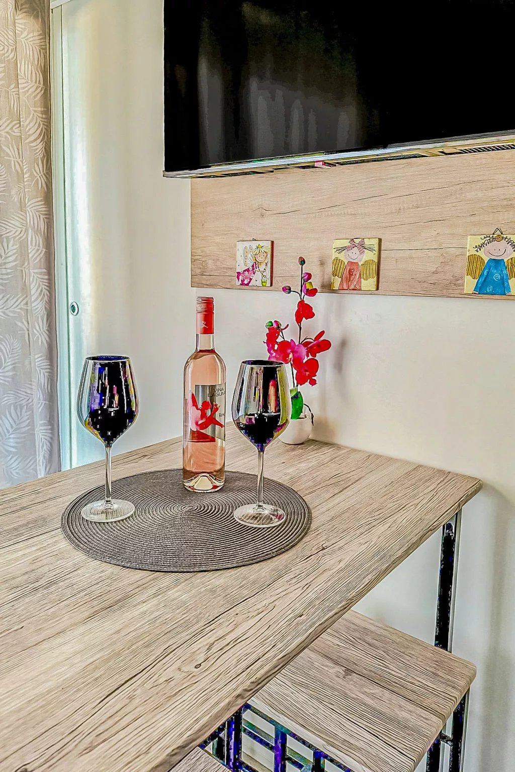 Hosekra Hišica-Inside