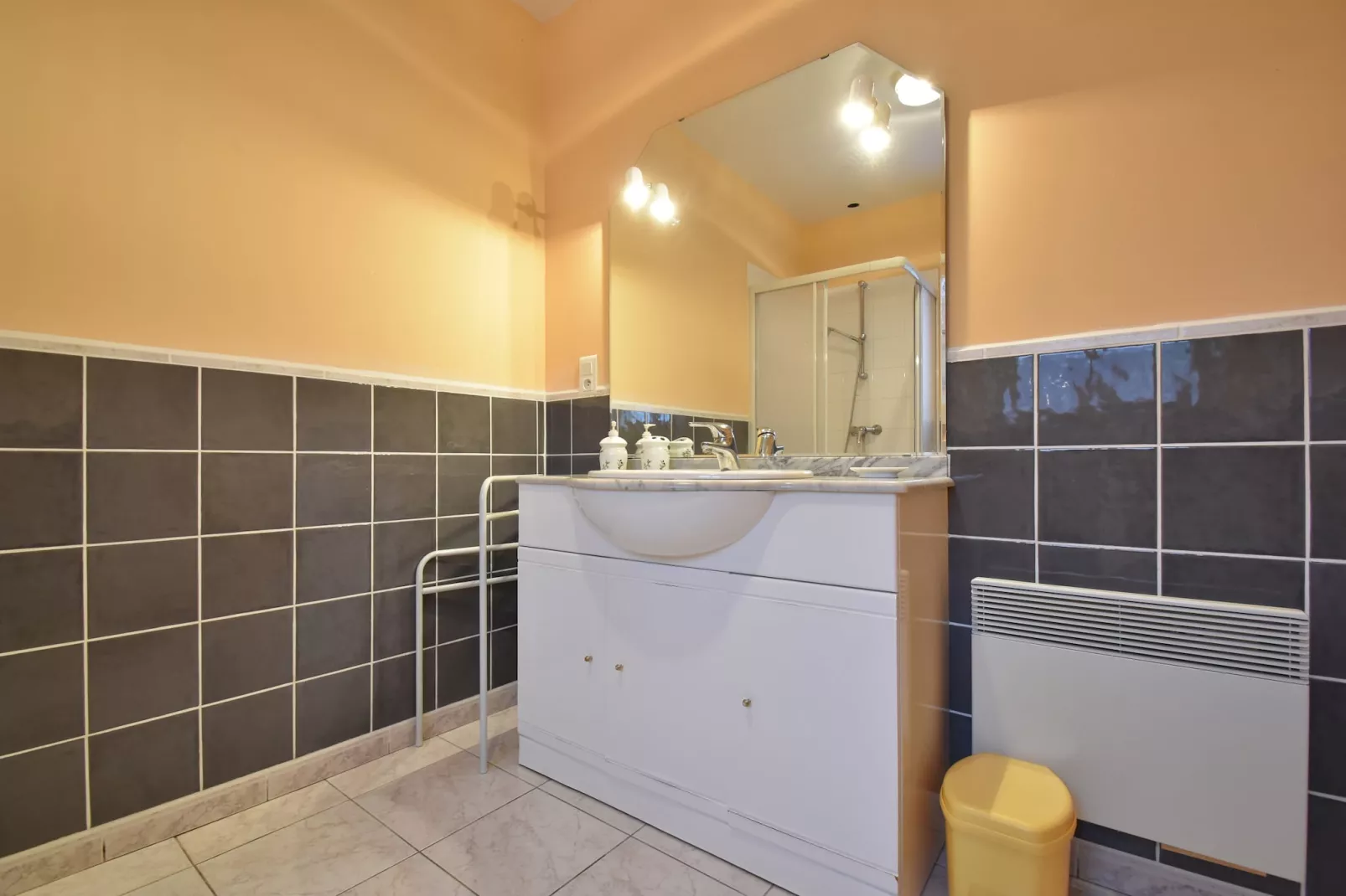 Maison de vacances Besse Les Vitarelles 6p-Bathroom