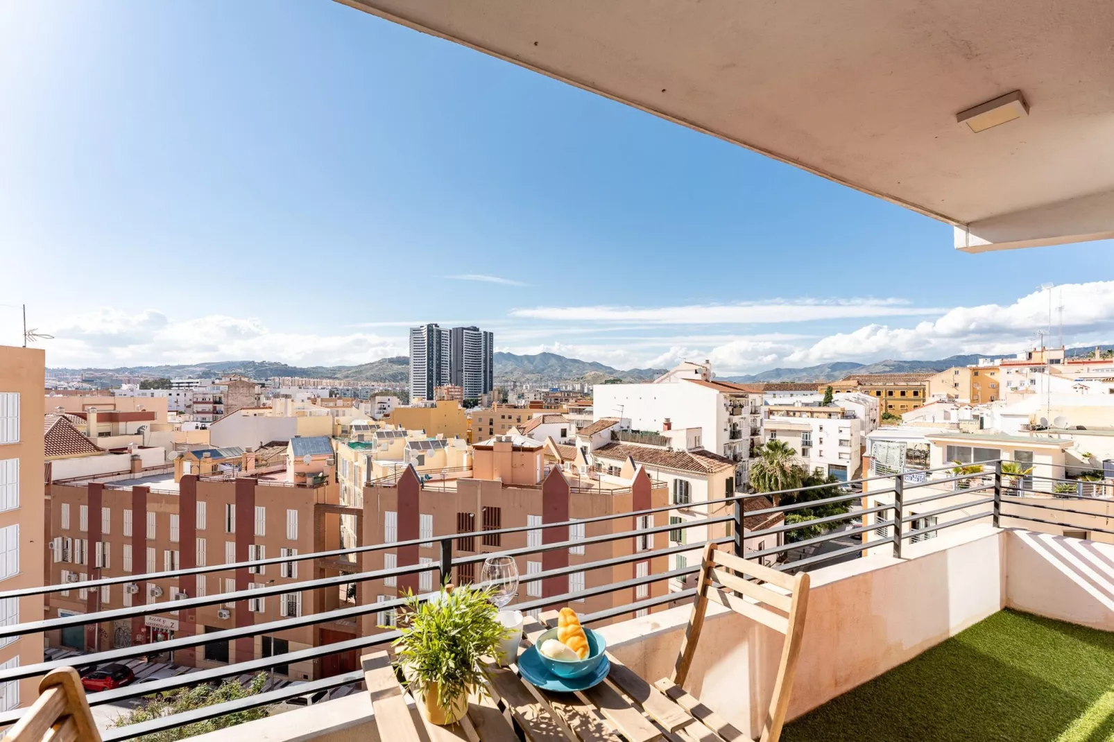 CT 379 - Faro's Malaga Citycenter - Cosy Apartment at Capuchinos for 2-View in summer
