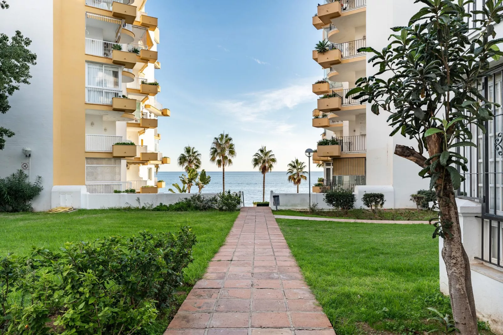 CT 350 - Faro's Marbella Beachapartment for 2 - perfect beachconection