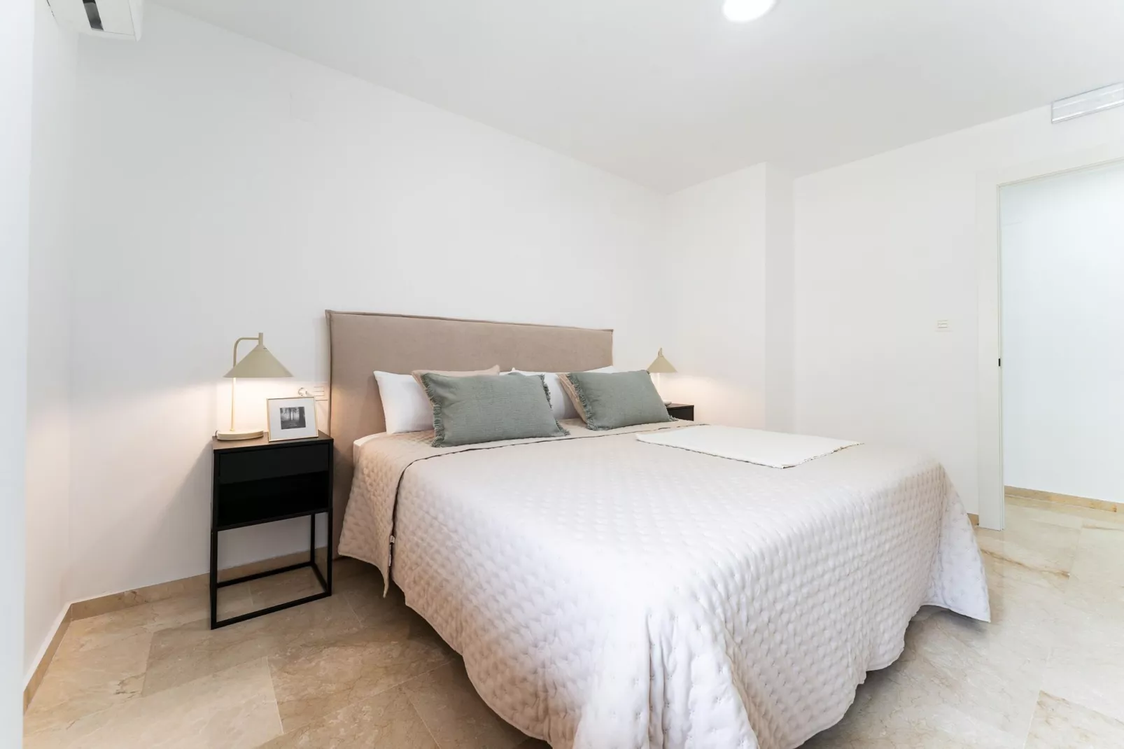 CT 393 - Faro's Soulrise Rooftop - Marbella Beach-Bedroom