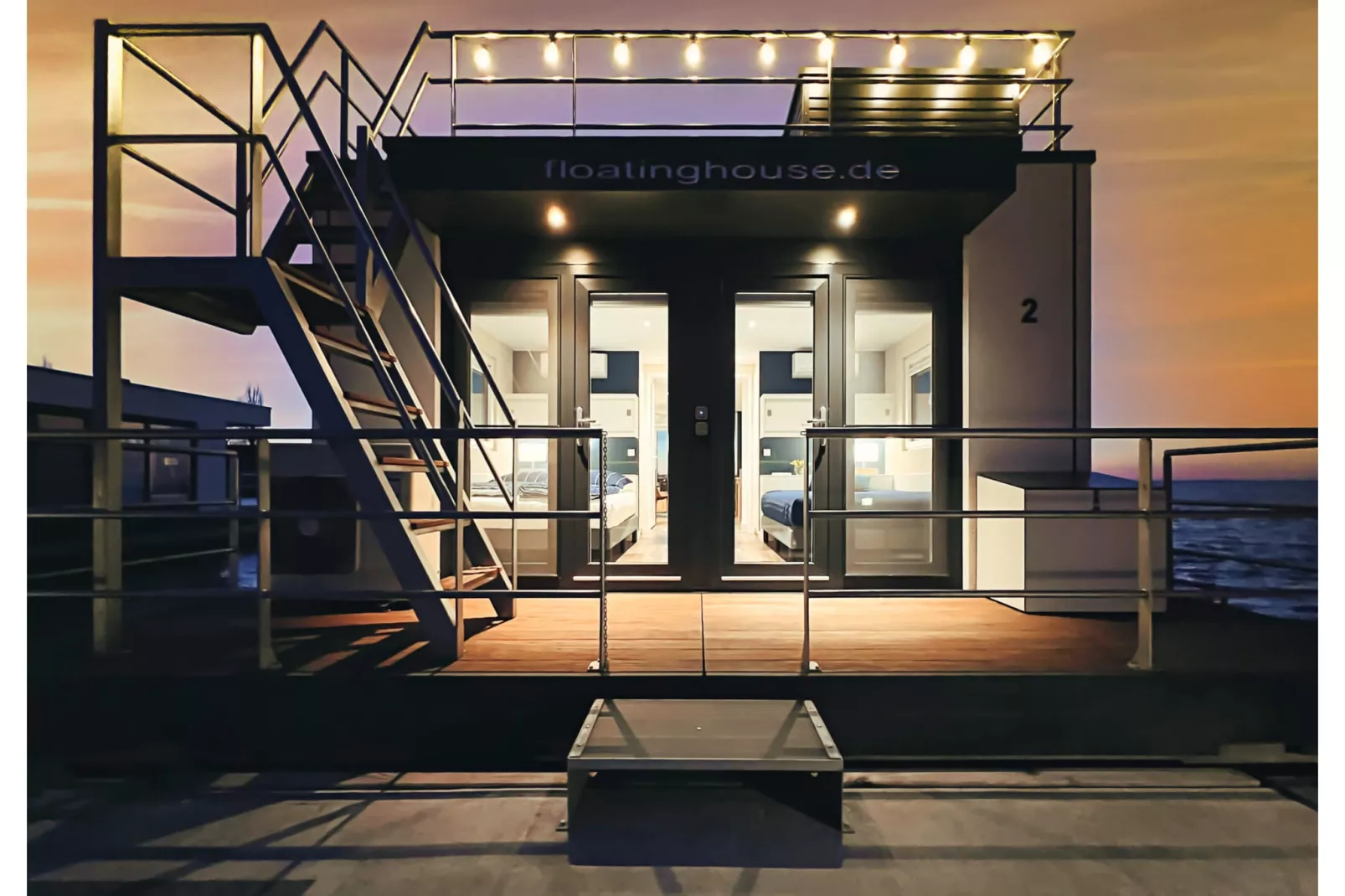 Hausboot in Ribnitz-Damgarten-Exterior in summer