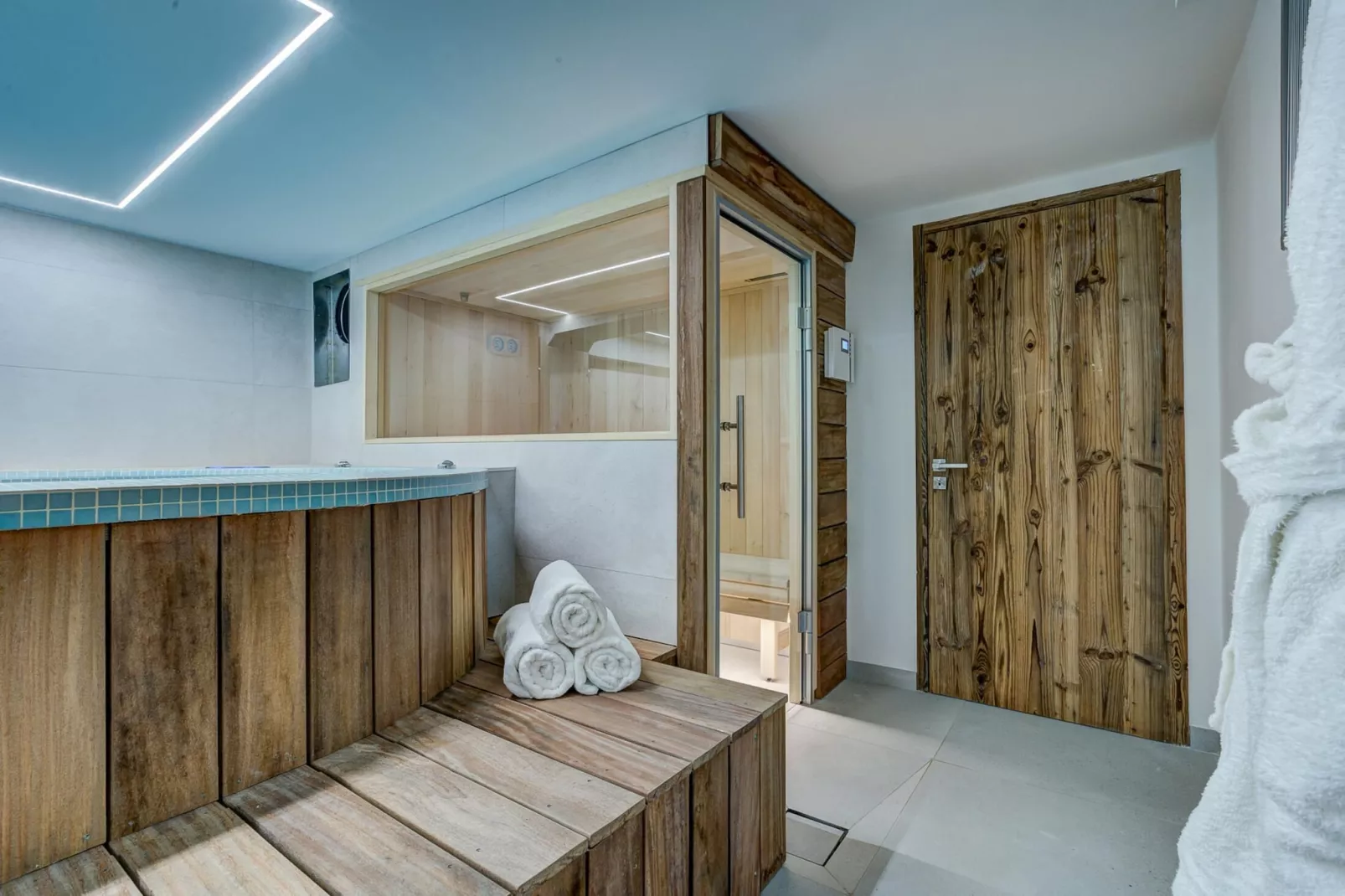 Green Forest-Bathroom