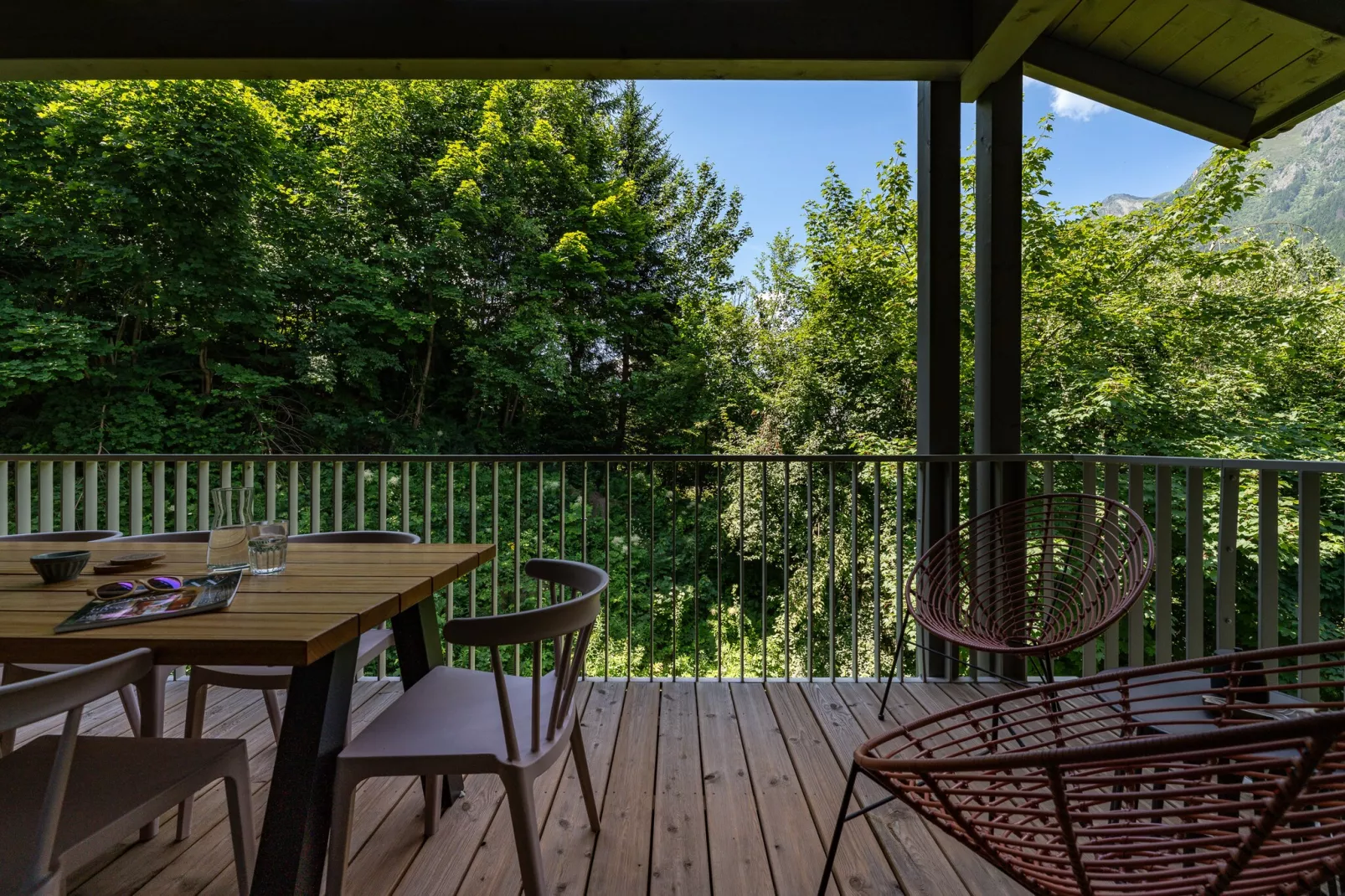 White Pearl A32-Terrace balcony