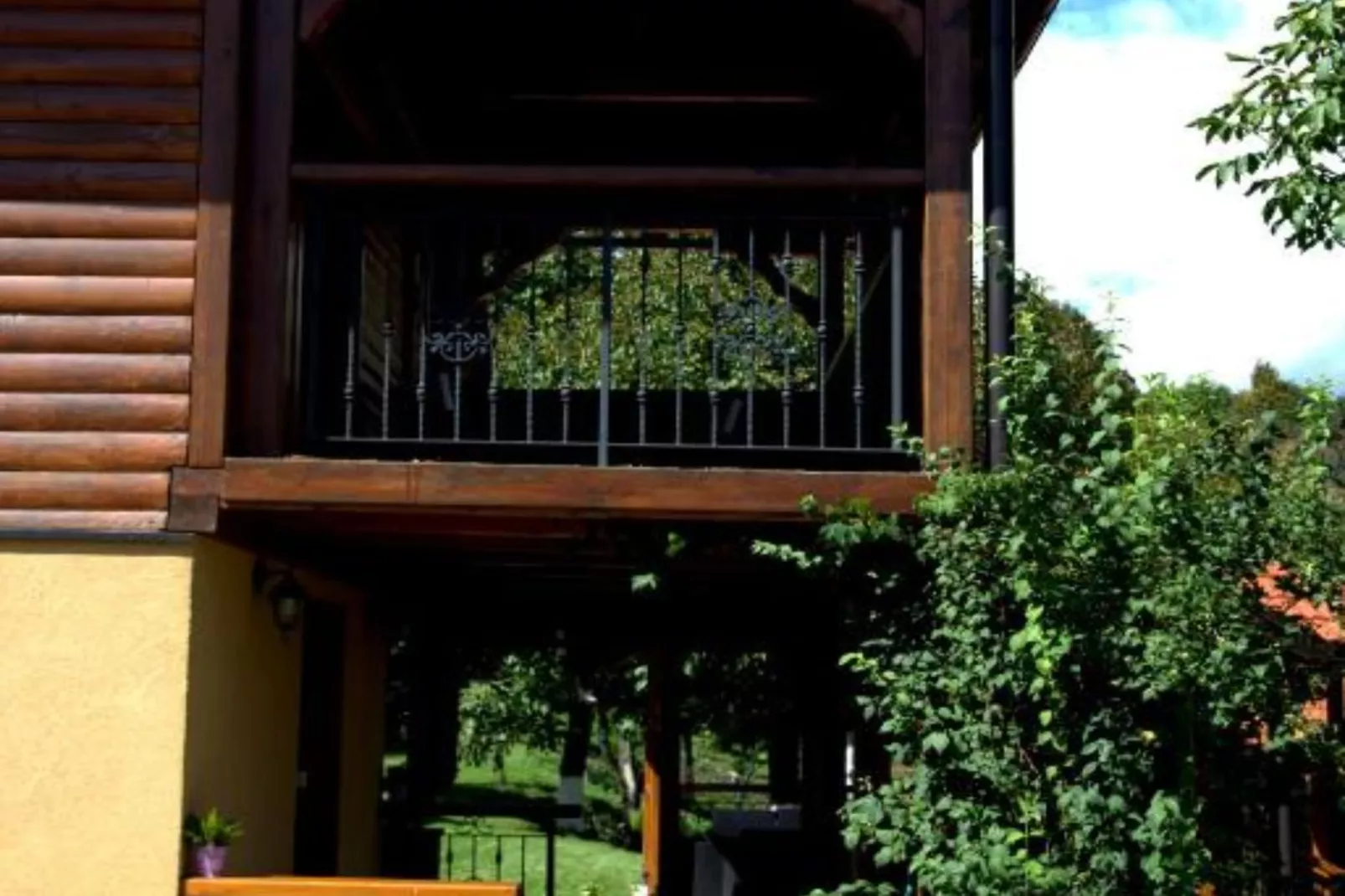 Brezova Poljana Lodge with Sauna and Hot-Tub - Five Bedroom Holiday Home-Extérieur