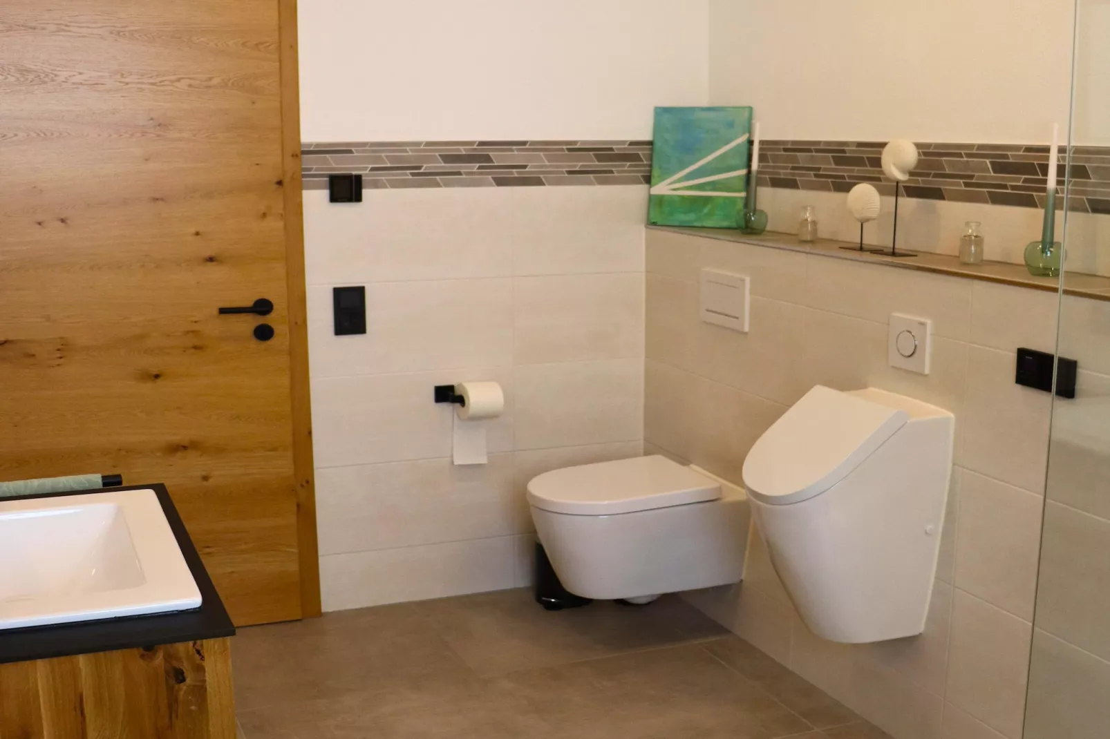 Eifel-Finca mit Whirlpool und Gartenlounge-Bathroom