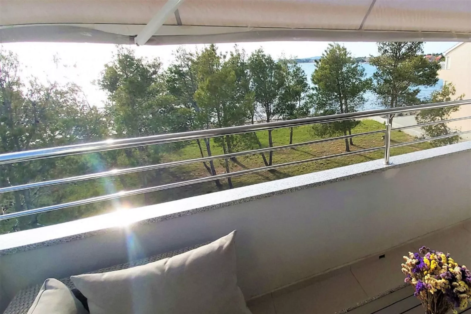 Sea view apartment Privlaka-Terrasse/Balkon