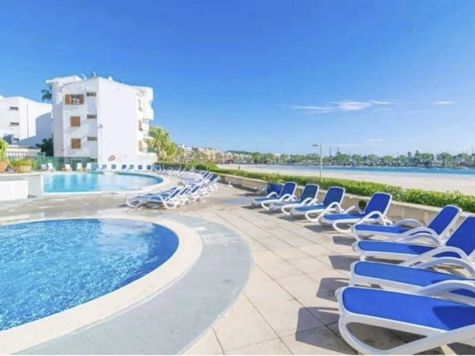 Carabela Chic-Outside