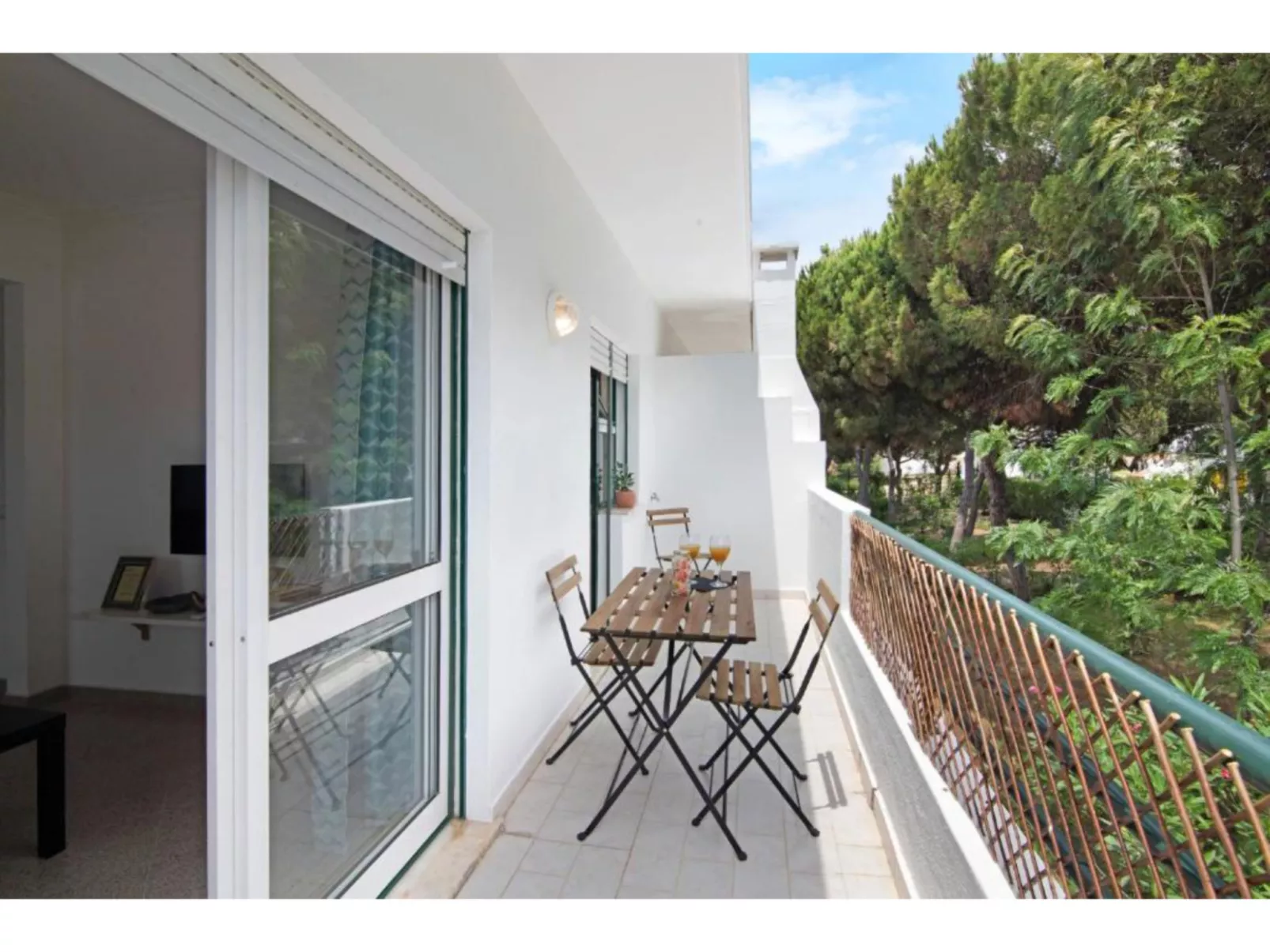 Jade-Sunny Way-Inside