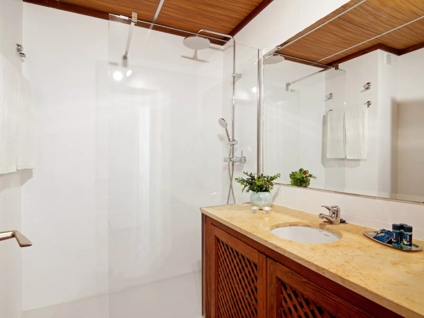 Joyce - Sunny Way-Dedans