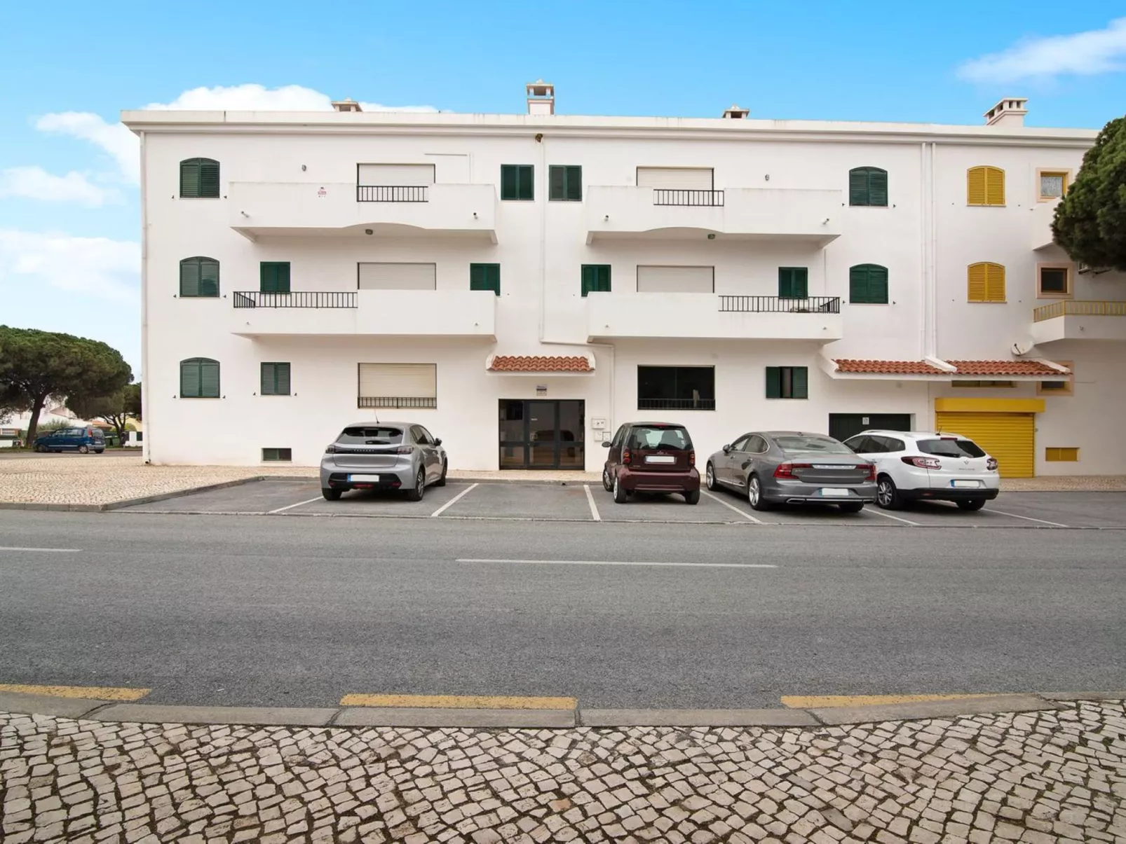 Medusa - Sunny Way-Outside