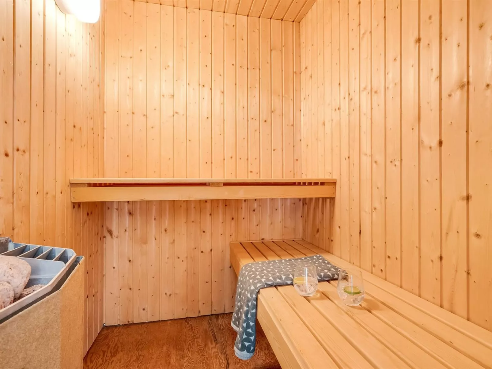 "Erle" - 200m to the fjord-Inside