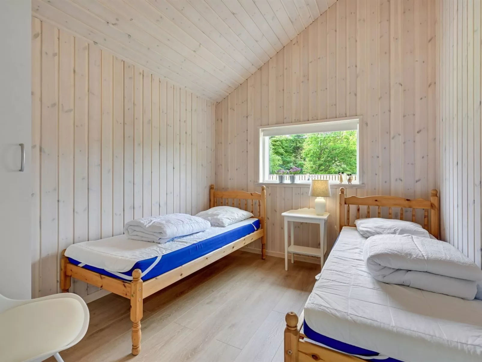 "Regni" - 300m to the fjord-Inside