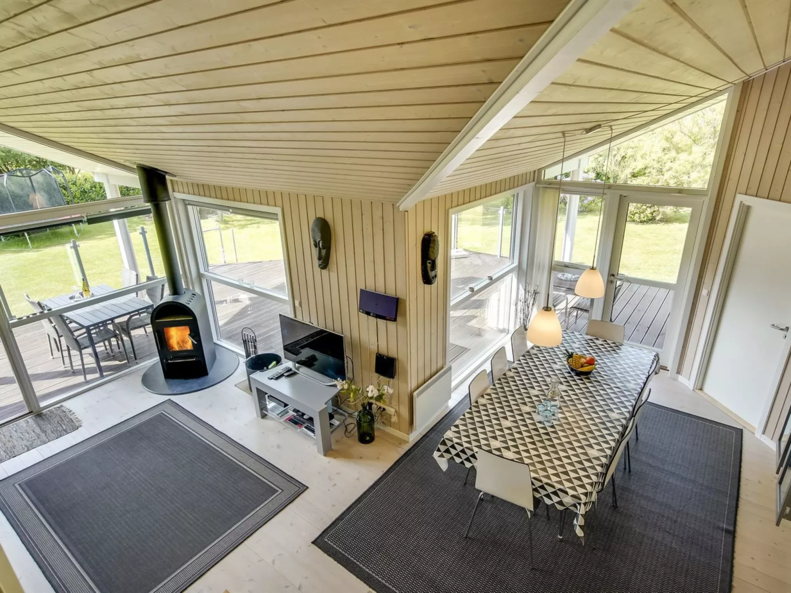 "Anemone" - 700m from the sea-Drinnen