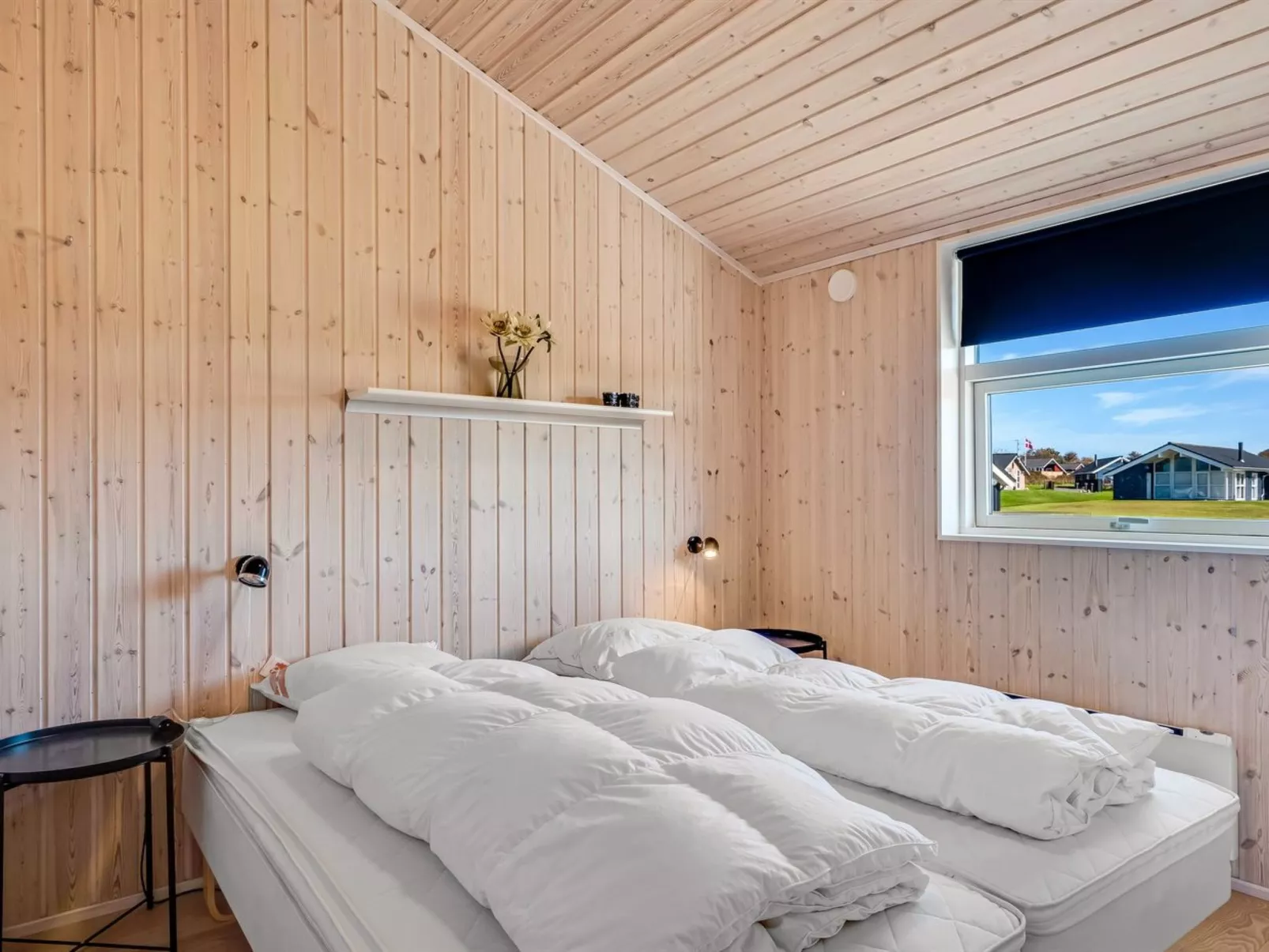 "Ginia" - 150m to the fjord-Drinnen