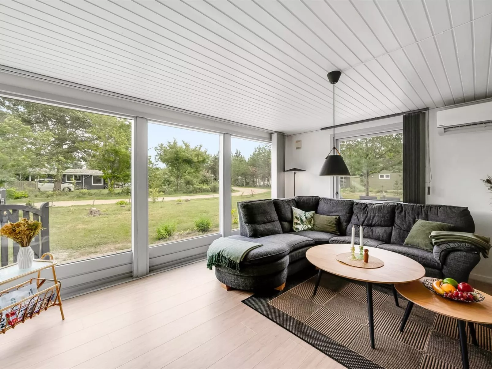 "Embla" - 500m to the fjord-Dedans