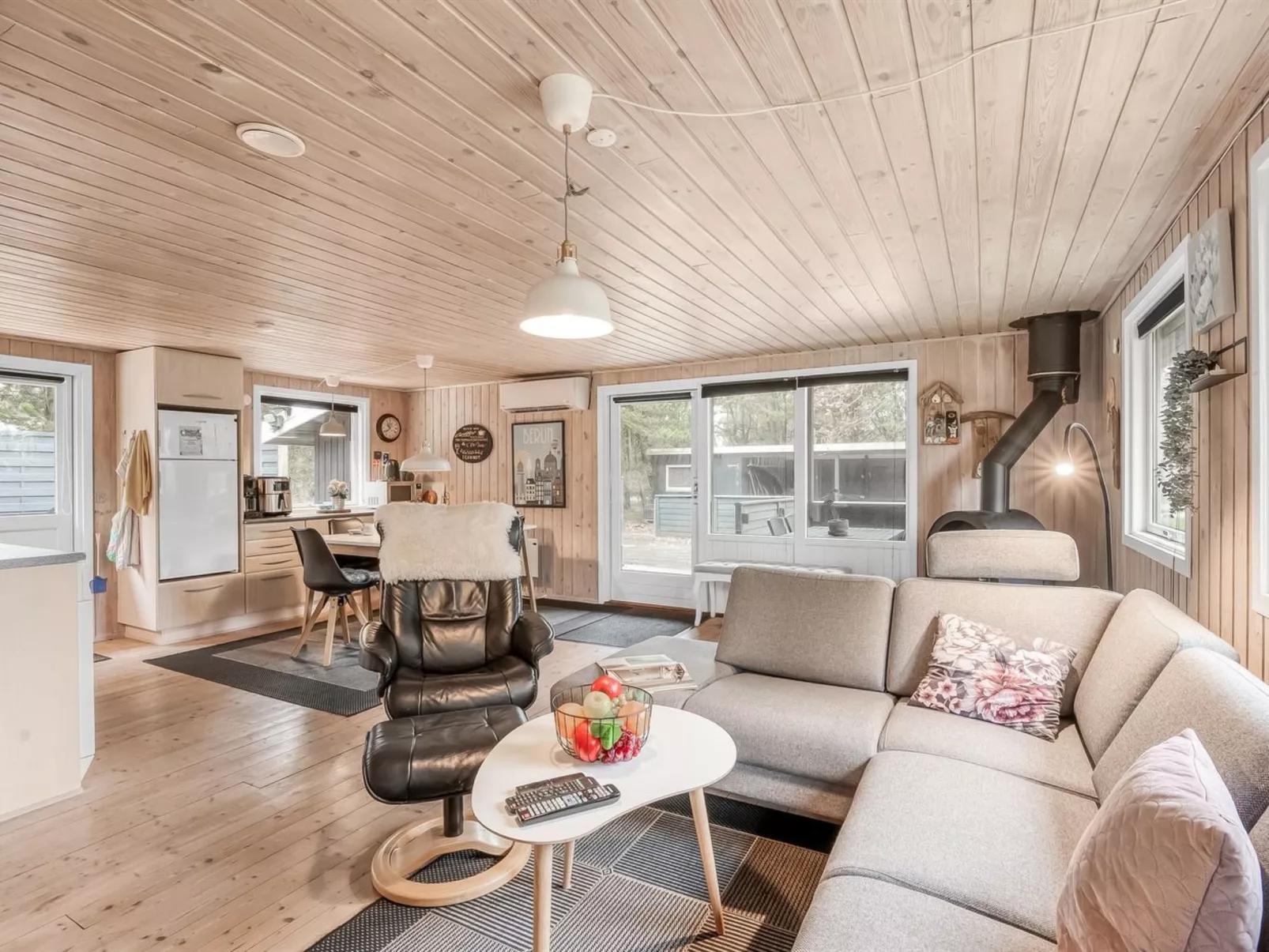 "Toimi" - 500m to the fjord-Inside