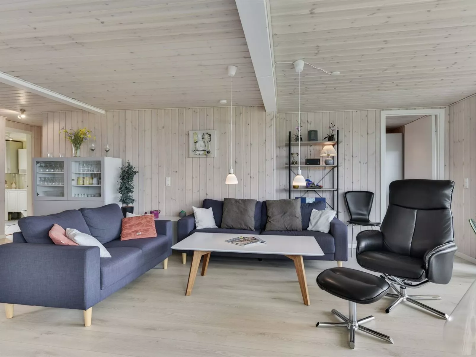 "Loi" - 200m from the sea-Inside